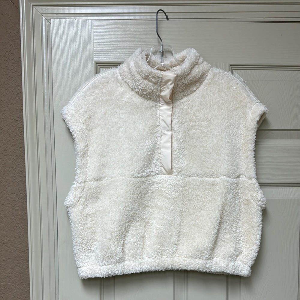 NWT H & M Cream sherpa vest